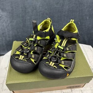 Keen Newport 2 Black and Lime Green Outdoor Sandals w/ Quick-Adjust Straps Sz 3Y